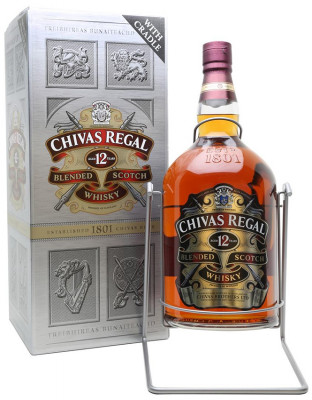 Chivas Regal 12 Years Old Blended Scotch Whisky 4,50L 40% in Geschenkbox im Schwenkständer mit Ausgießer